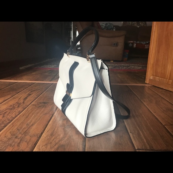 Purse - Picture 2 of 4